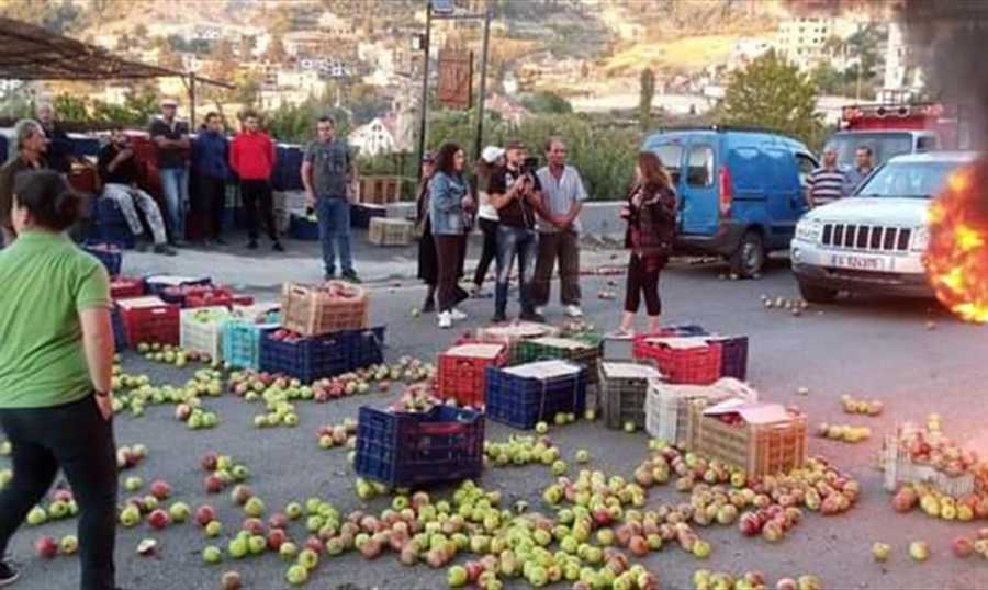 اعتصام لمزارعي التفاح في بشري