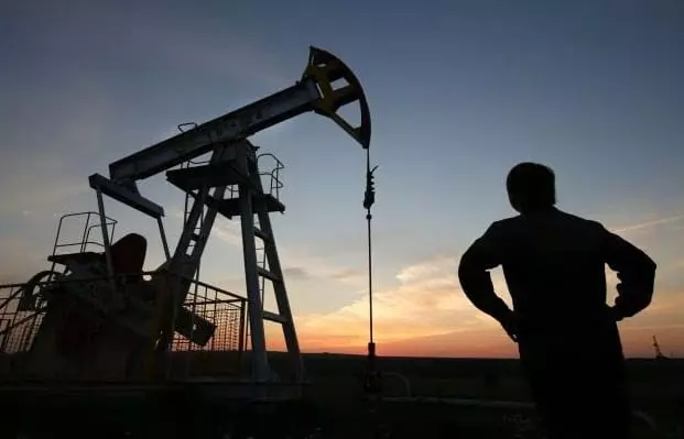 التنقيب-عن-النفط-1 إيران تحد من تزويد سوريا بالنفط الرخيص