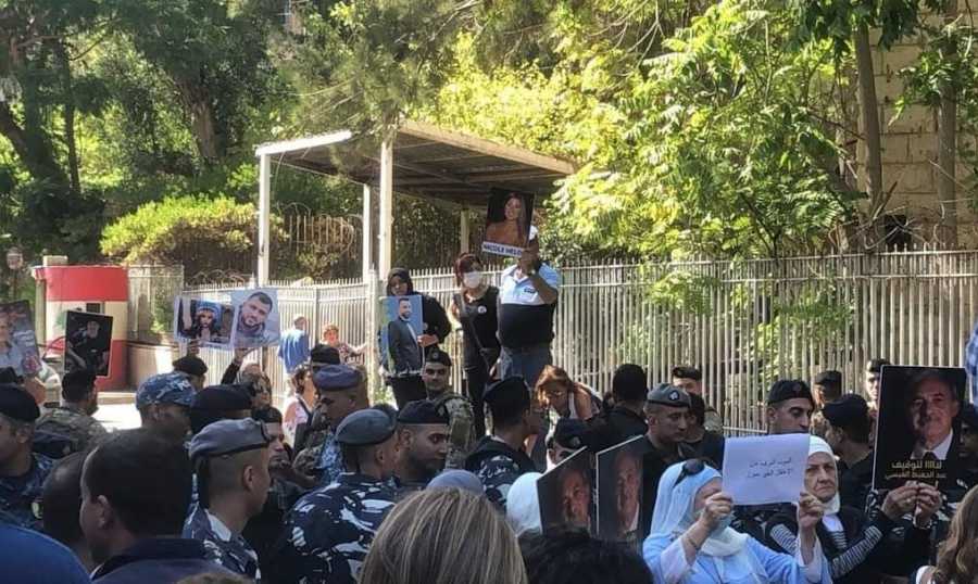 اهالي الضحايا بوجه اهالي الموقوفين آخر انجازات المنظومة: ذوو الضحايا والموقوفين وجها لوجه!