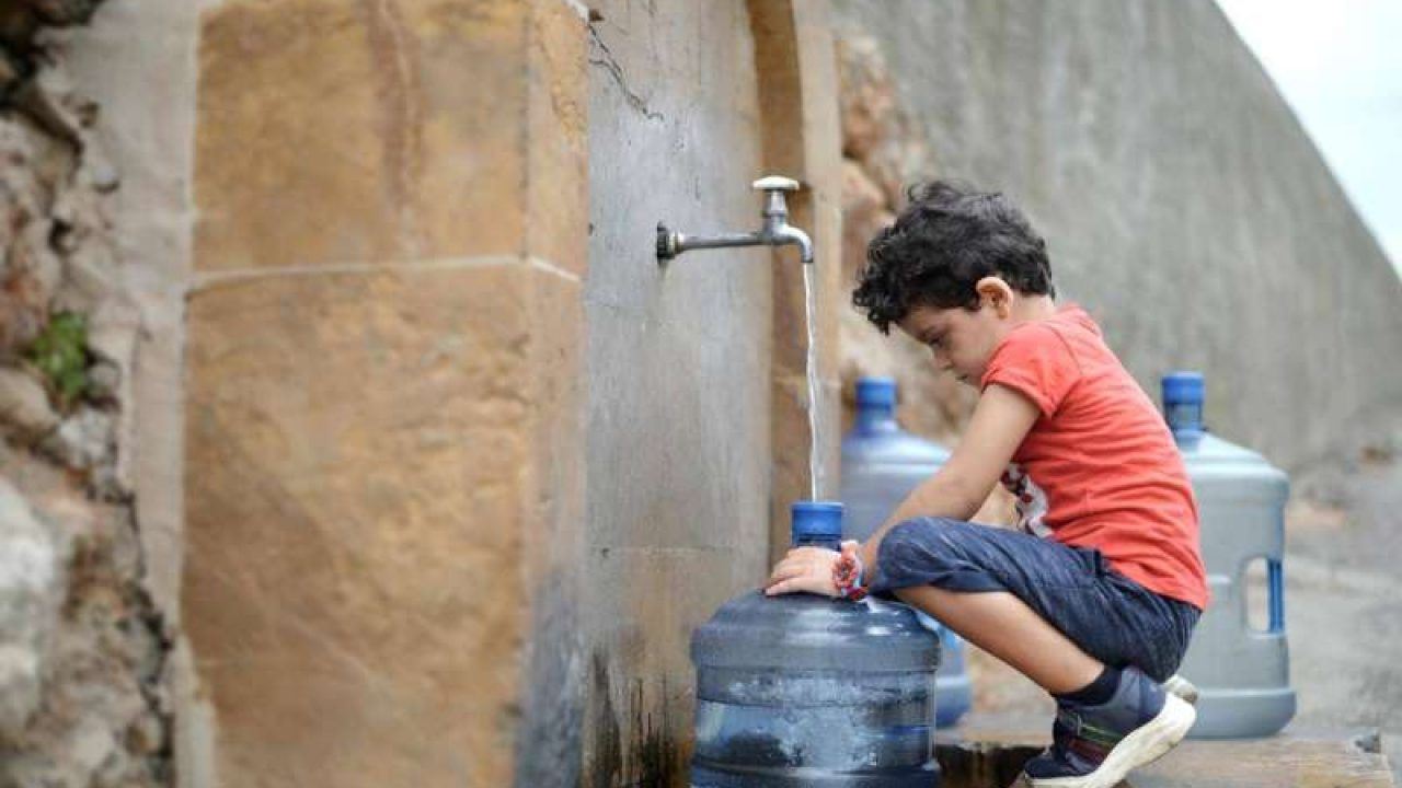 مياه الشرب في لبنان بين خطر الملوّثات وتكلقة العبوات… كيف يمكن مواجهة العطش والمرض؟