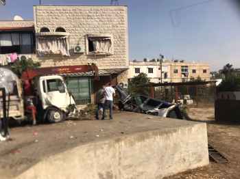 9584697_1666959832 بالصور- في كفرّرمان… “كميون” محمّل بالبلاط يجتاح عدد من السيارات ويسقط 9 جرحى