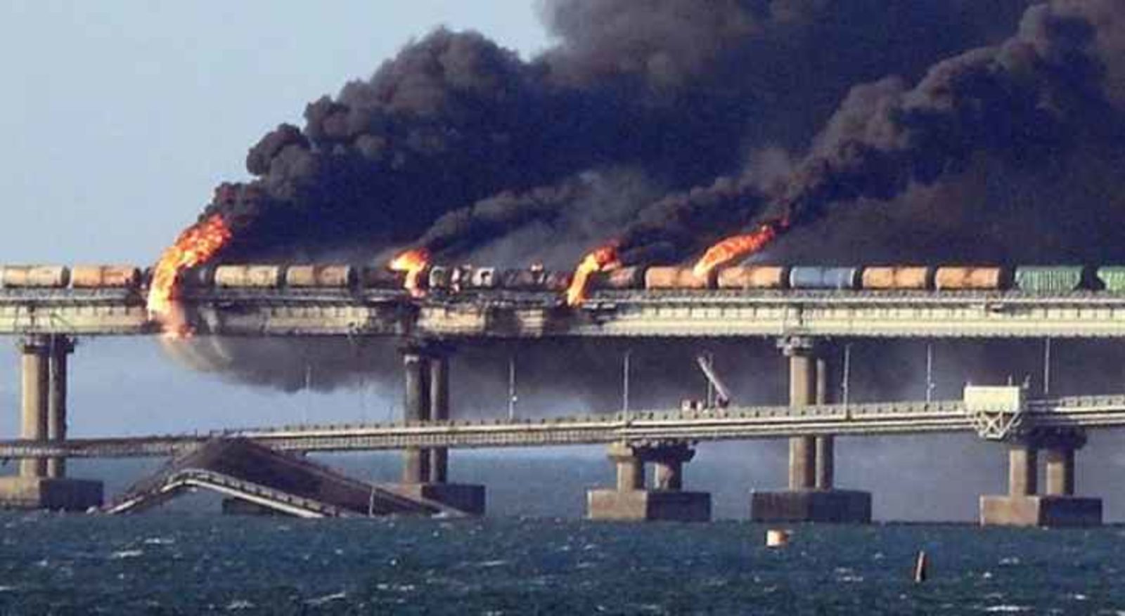 لماذا لم يعلّق الاتحاد الاوروبي على تفجير جسر القرم؟