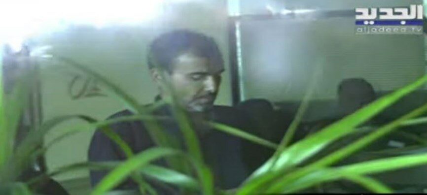 427998Image1 مقتحم “الاعتماد اللبناني” يهدد بإحراق نفسه!