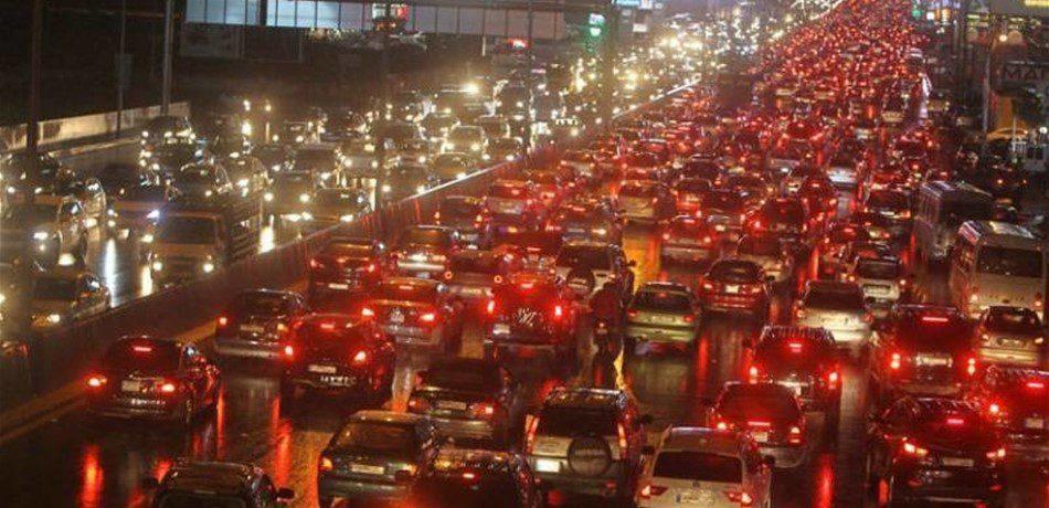 زحمة سير خانقة من وسط بيروت باتجاه شركة “كهرباء لبنان”