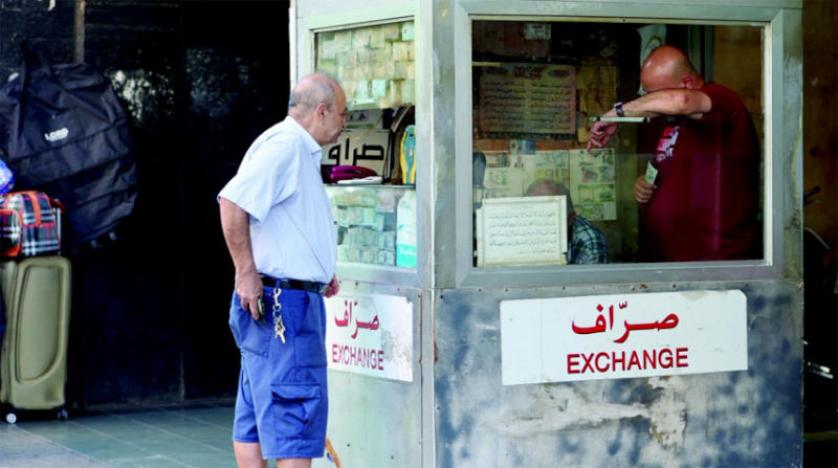 صراف5 سياسيون وتجار ومصرفيون استفادوا من الانهيار المالي في لبنان