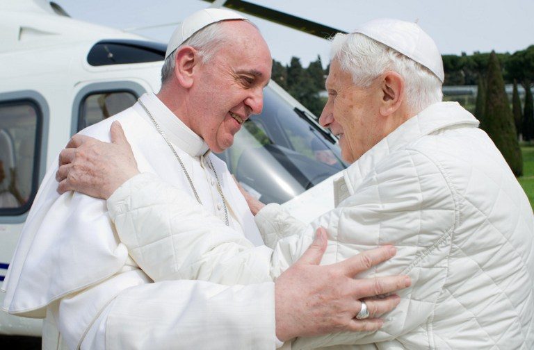 البابا فرنسيس سيترأس جنازة البابا الفخري