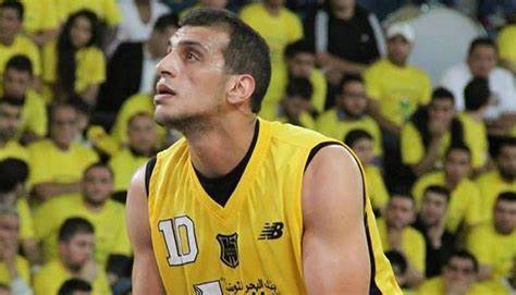 4 اسماعيل أحمد في القلعة الصفراء