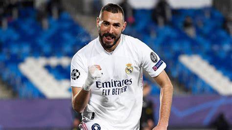 5 بنزيمة يعتزل اللعب دولياً