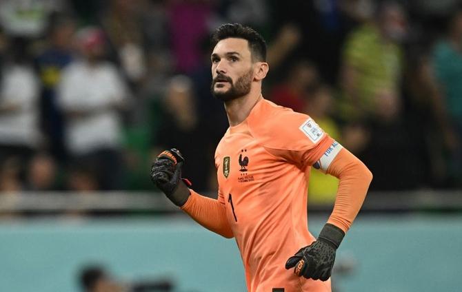 4575875-2022-12-04T155452Z_153677030_UP1EIC4187EER_RTRMADP_3_SOCCER-WORLDCUP-FRA-POL-REPORT لوريس يخلع قفاز “الديوك” نهائيا