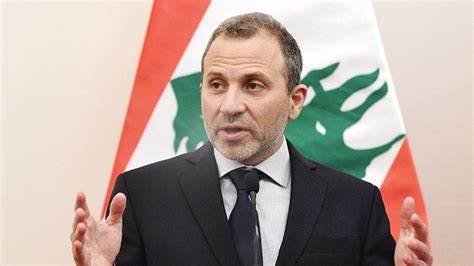 باسيل: حاكم مصرف لبنان رئيس عصابة وقائد الجيش يخالف قوانين الدفاع