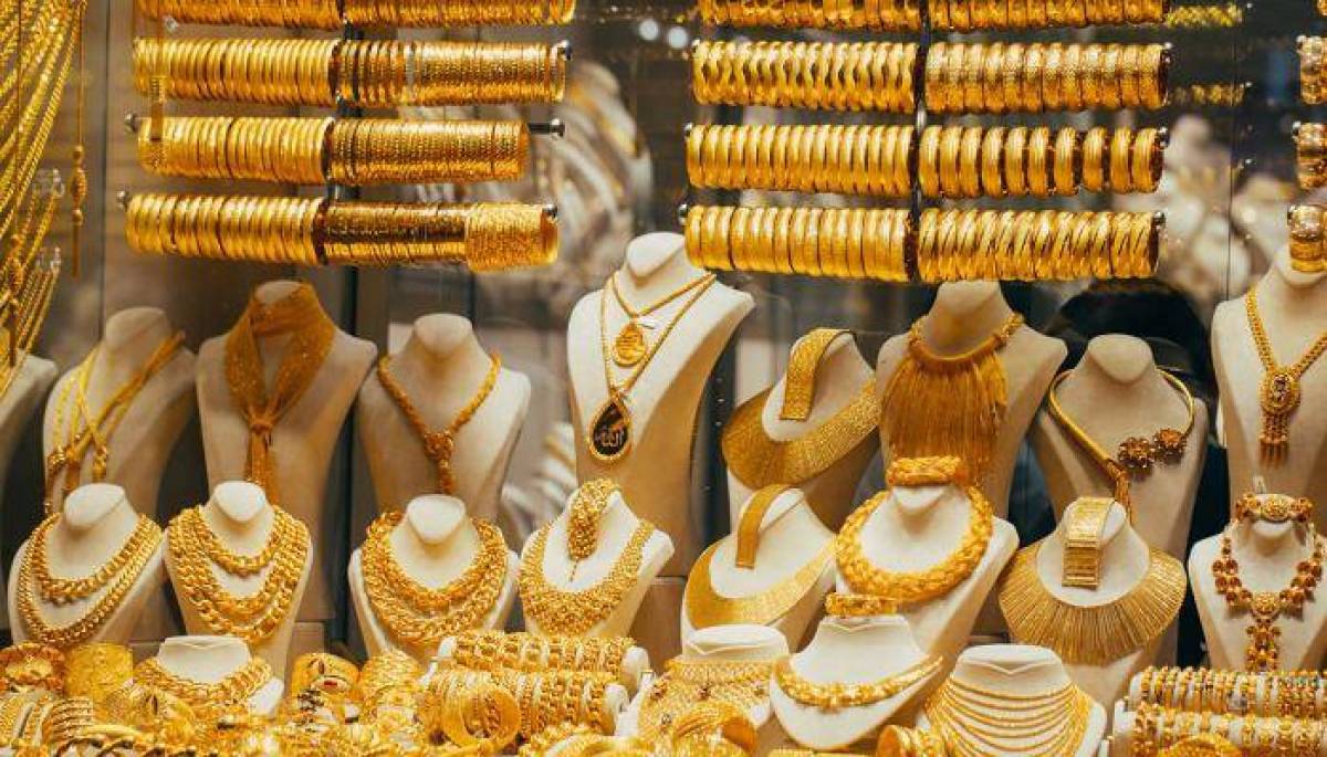 بالصور – عصابة تسطو على محل مجوهرات في بيروت