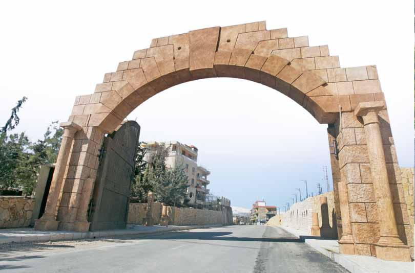 قطع طريق عام شمسطار أوتوستراد باب الحارة بالاطارات المشتعلة