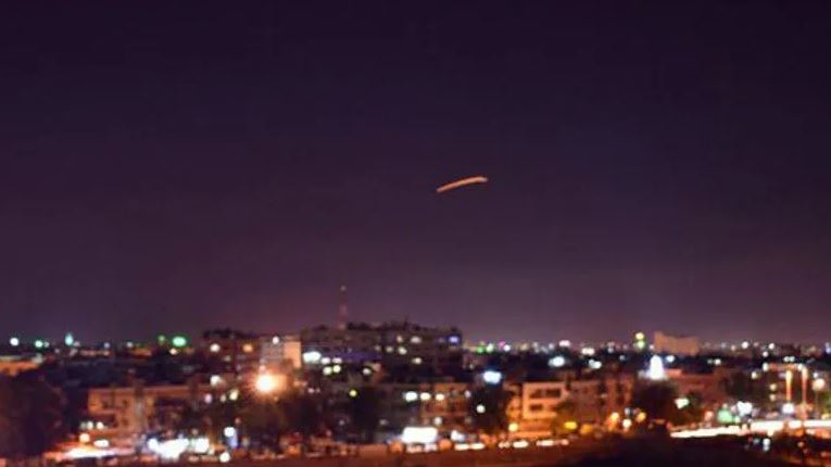 قصف إسرائيلي على مطار دمشق أوقع أربعة قتلى