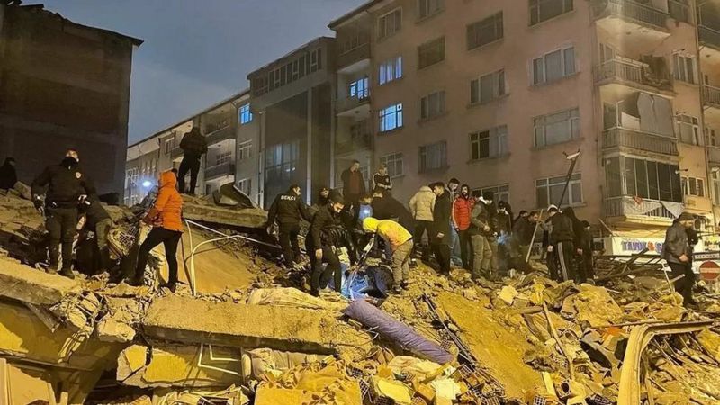 ارتفاع بعدد ضحايا الزلزال في تركيا وسوريا