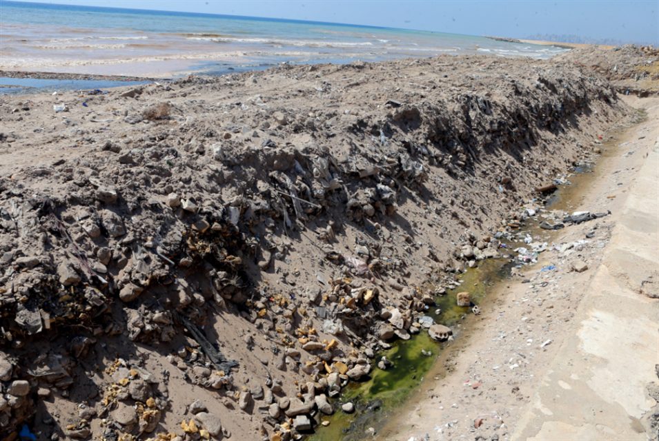 المجلس الوطنيّ للبحوث: نأكل ونسبح في بحر من البلاستيك