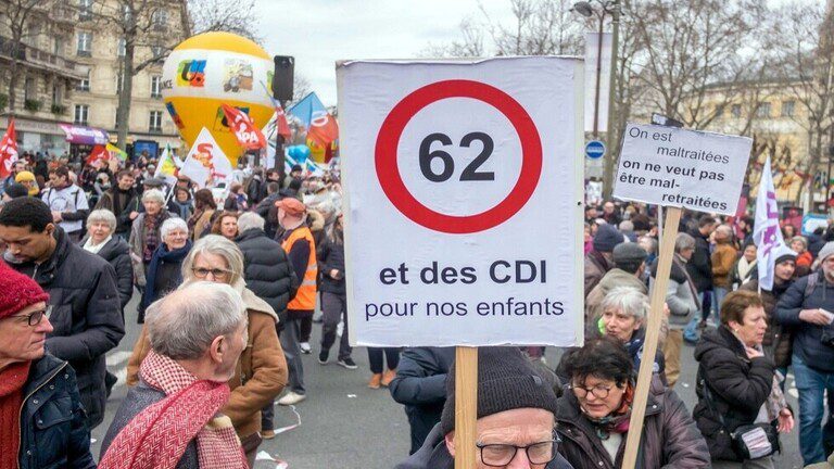 الاحتجاجات تشلّ فرنسا تزامنا مع تمديد الإضراب