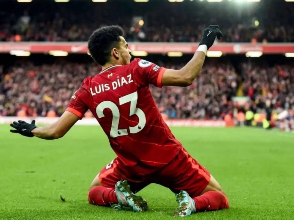 دياز يعود الى تمارين ليفربول