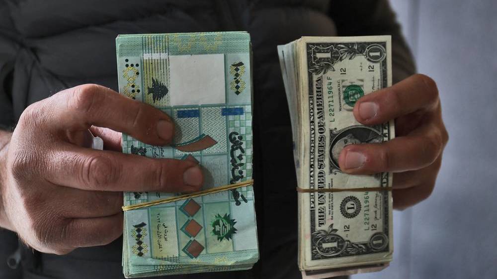 متى يتقاضى موظفو القطاع العام الزيادة على الرواتب؟