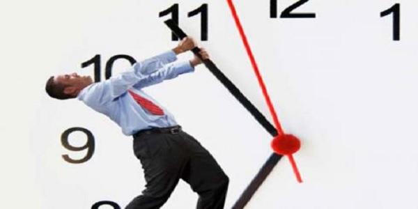 تذكير بوجوب تأخير الساعة عند منتصف هذه الليلة عملا بالتوقيت الشتوي