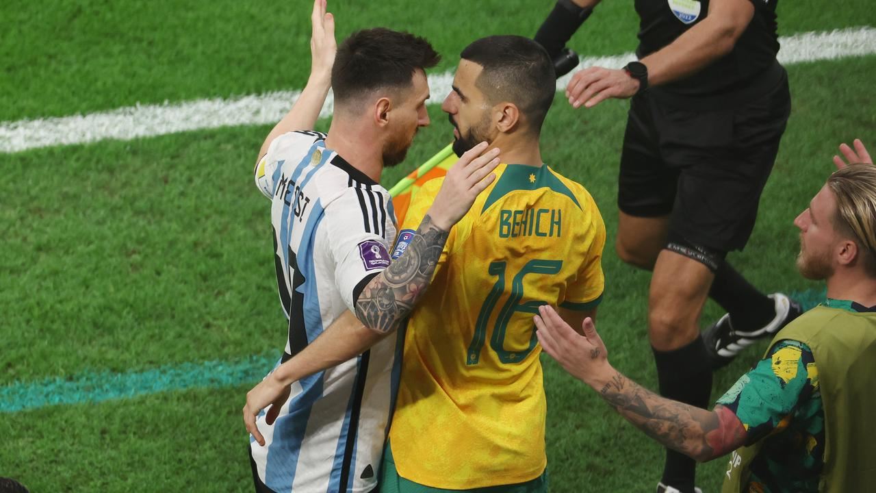 مدرب أوستراليا يرفع سقف التحدي قبل مواجهة ميسي ورفاقه