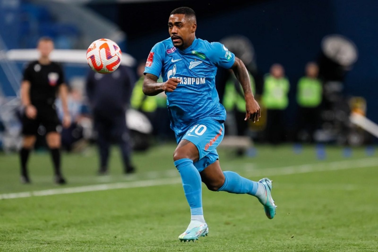 اتفاق نهائي بين الهلال السعودي ومالكوم مهاجم زينت الروسي