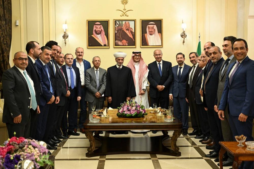 السفير السعودي والمفتي دريان يتوسّطان النوّاب السنّة