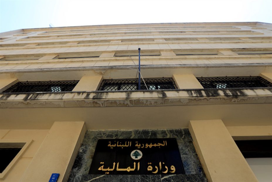 هل ستُحلّ أزمة الرواتب في نهاية الشهر؟