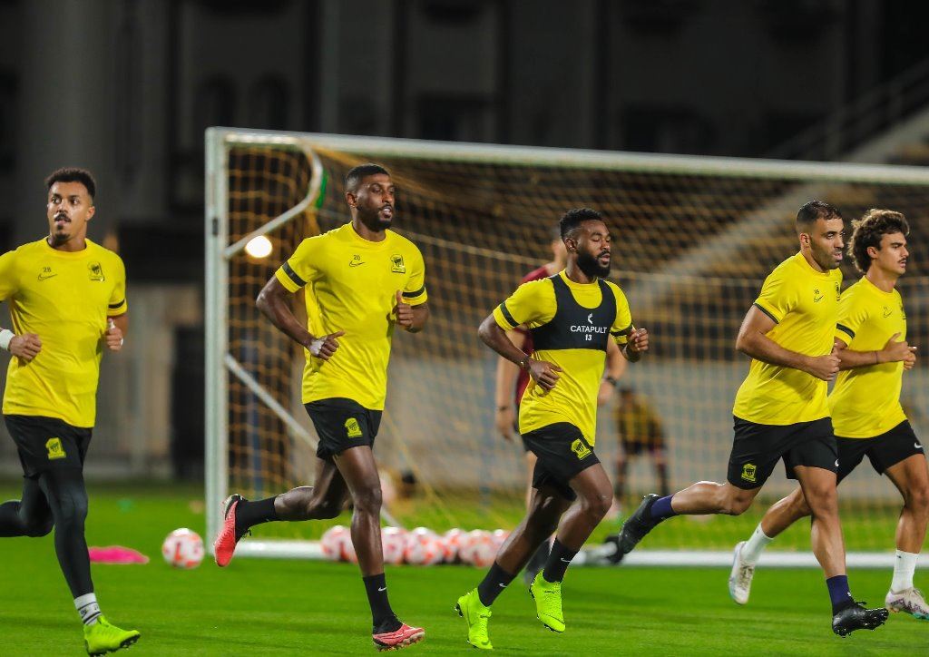 الاتحاد يواجه الهلال في قمة دوري روشن السعودي