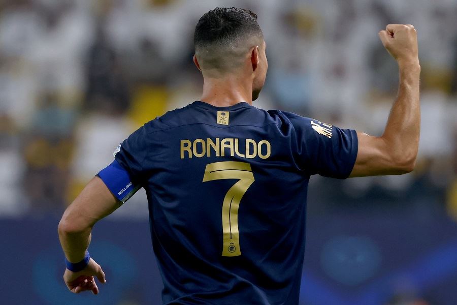 رونالدو يتفوّق “بصعوبة” على لاعب عربي في استفتاء الأفضل