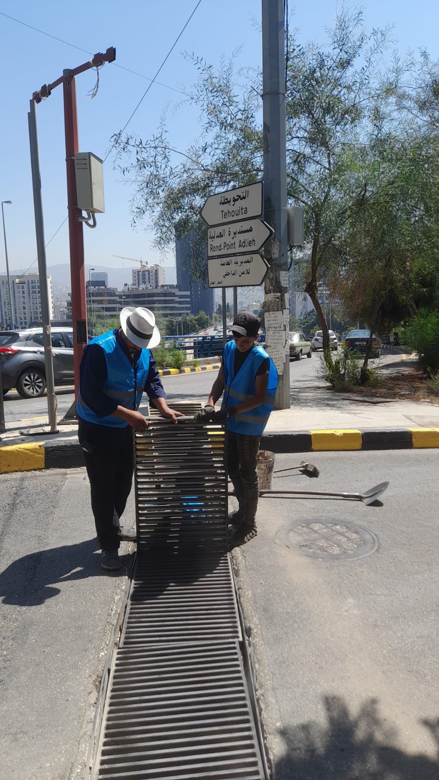 بلدية بيروت: تواصل الفرق الفنية عملها بتأهيل الأقنية وشبكات تصريف مياه الأمطار والمجاري وتعبيد الطرقات وإصلاح الحفر قبل حلول موسم الأمطار
