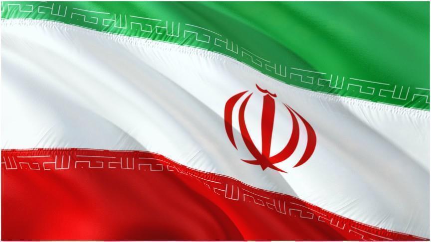 علم ايران إيران تفتح مخازن «الحزب» لعشائر شرق سورية وموسكو!