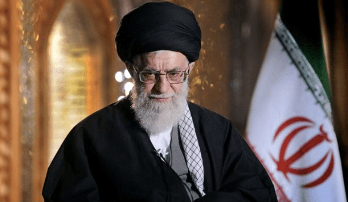 خامنئي خامنئي افتتح حساباً بالعبرية على “إكس”