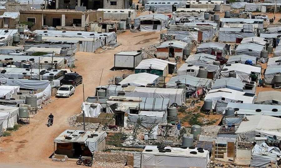 مخيم للاجئين السوريين أمن الدّولة في زحلة تدهم خيمة للسوريّين وتصادر أسلحة