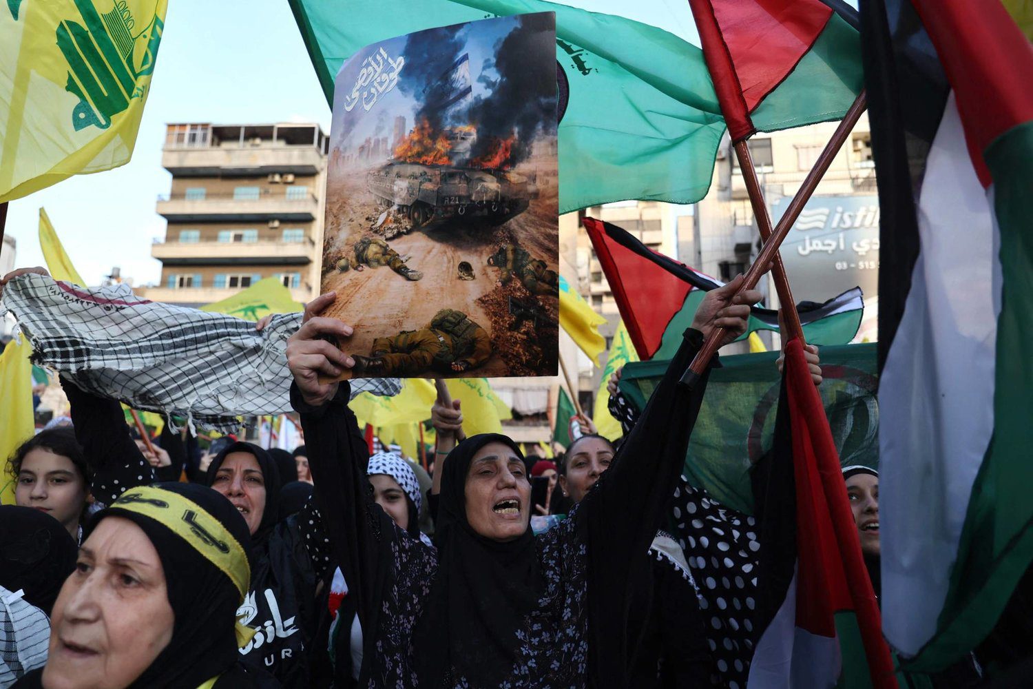 مناصرون لـ«حزب الله» في الضاحية الجنوبية
