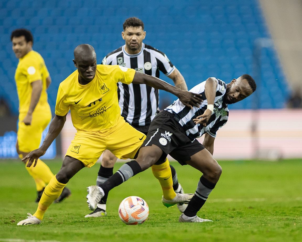 الهلال يعزز صدارته والشباب يتخطى الاتحاد