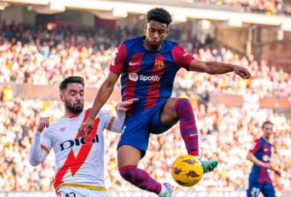 الليغا: رايو فاليكانو يجرّ برشلونة الى تعادل مرير ويهدد مركزه الثالث