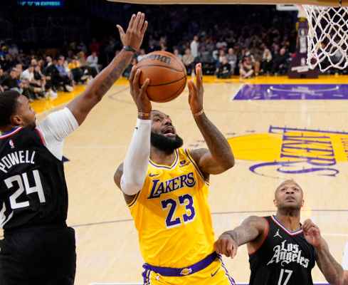 NBA: الليكرز يتفوق على جاره الكليبرز بعد وقت اضافي واحد