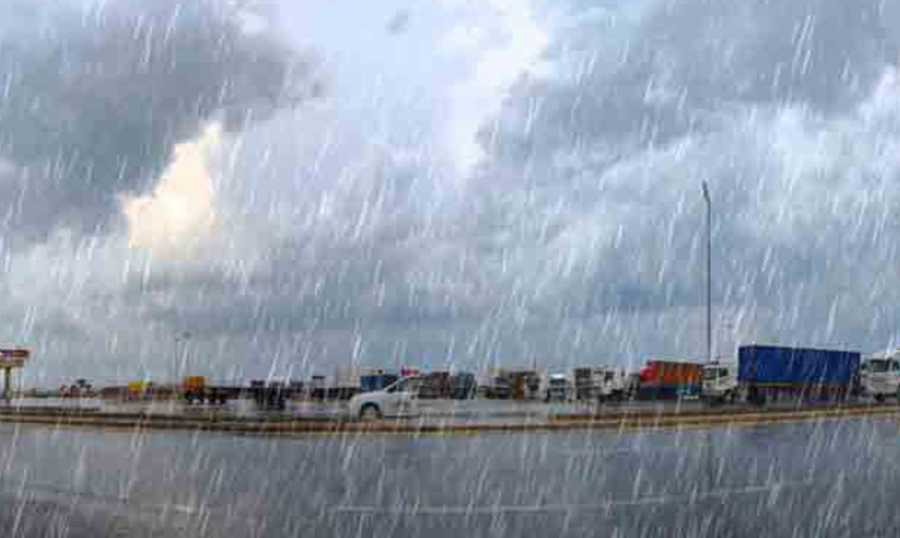 طقس ممطر التحكم المروري يدعو السائقين لتوخي الحذر