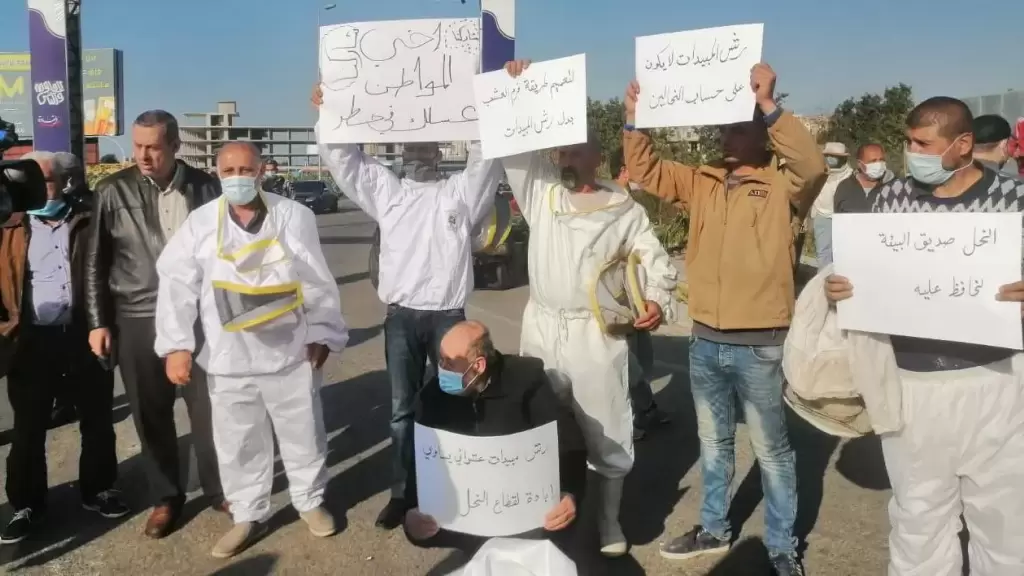 النحالون في لبنان كارثة بيئيّة في قفران النحل