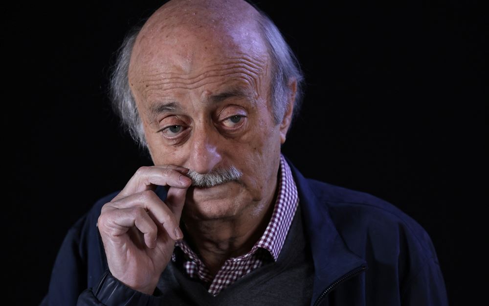 عن وصفه خيار لبنان أوّلاً بالسخيف، بماذا علّق جنبلاط؟