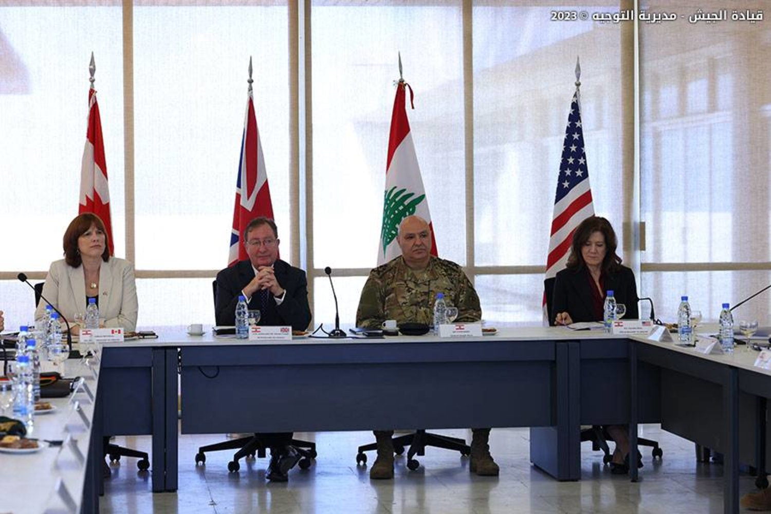 قائد الجيش مترئساً اجتماعاً لبحث حماية الحدود البرية بحضور سفيرتي الولايات المتحدة وكندا والسفير البريطاني