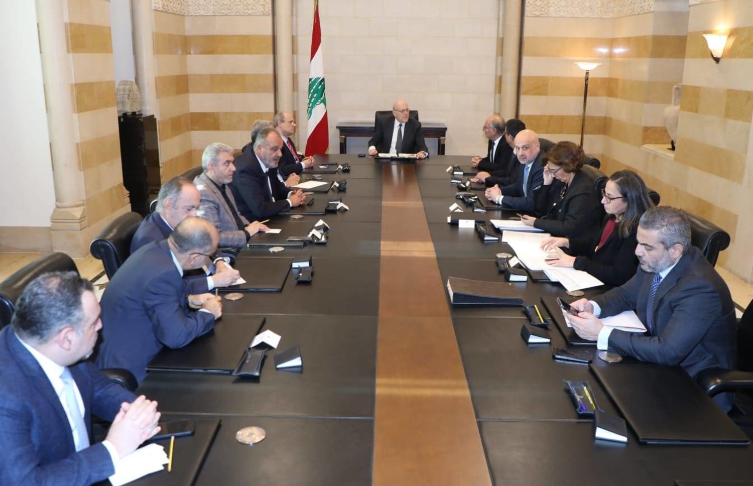 مجلس الوزراء11 بدء جلسة مجلس الوزراء بنصاب 16 وزيراً