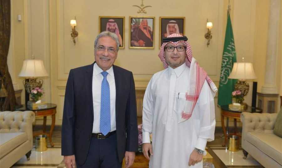 لقاءٌ يجمع البخاري بوزير العدل