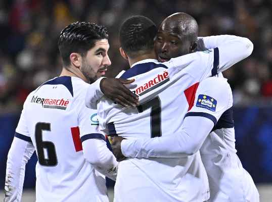 5634430_1704663458 كاس فرنسا: باريس سان جيرمان يكتسح ريفيل بتسعة اهداف ويتأهل