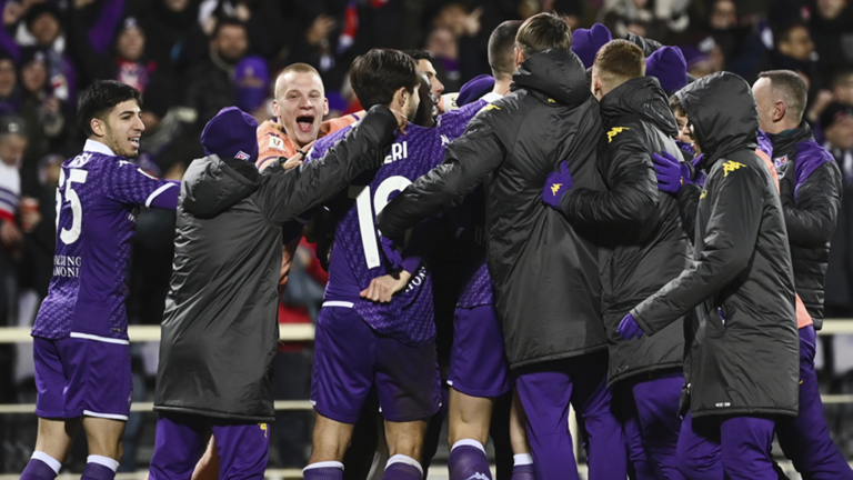 فيورنتينا أوّل المتأهلين إلى نصف النهائيّ