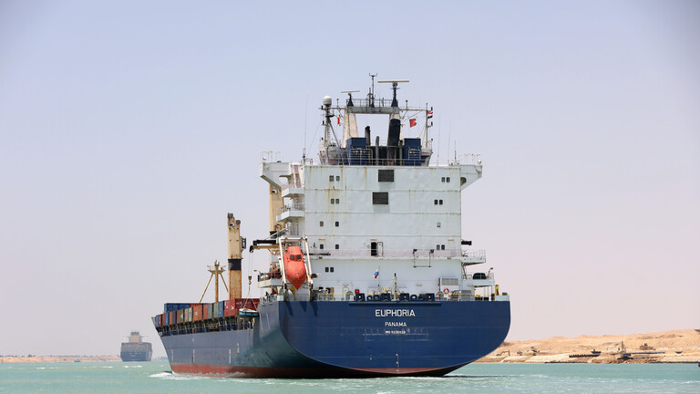 65a028cb4c59b763e60376a7 تراجع حركة المرور عبر قناة السويس بنسبة 28%