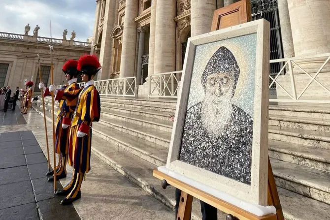 موزاييك للقديس شربل يُرفع اليوم في الفاتيكان