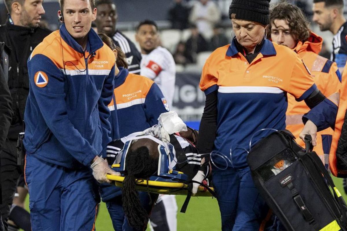 لحظات مرعبة… لاعب يدخل في غيبوبة بعد إصابة خطيرة في الرأس