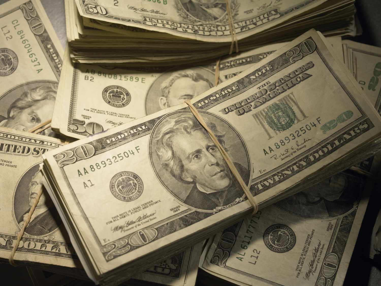 money-56fc6a185f9b586195abdb0a خاص – فكراجيان عن اضراب القطاع العام: لا قدرة للحكومة على تحمل نفقات جديدة!