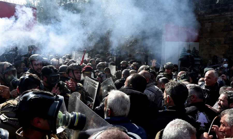 تظاهرة 5 حصاد اليوم- العسكريون المتقاعدون يفشلون في محاصرة السراي والوزراء دخلوا بالملالات وعيّنوا عودة رئيسًا للأركان